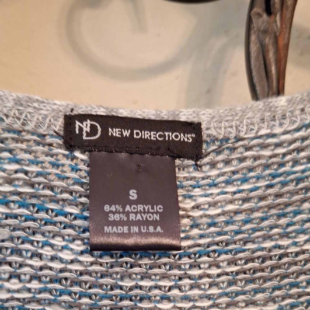 🔥🔥CLEARANCE ITEM New Directions Teal/White Chevron V-Neck Sweater. Size Small - Picture 4 of 5